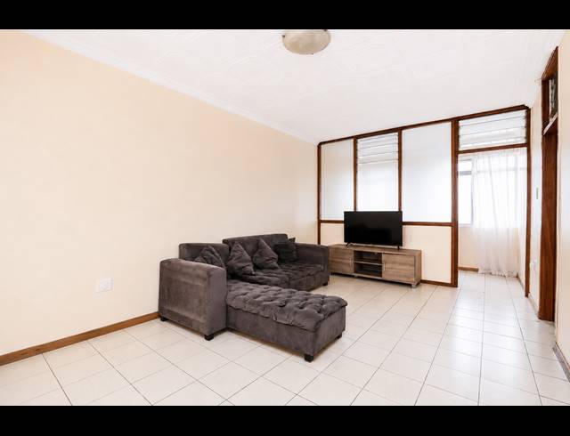 1.5 BEDROOM APARTMENT FOR SALE IN ESSENWOOD